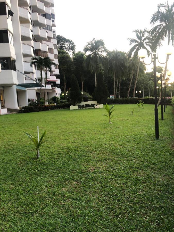 Beach Resort 7 Home Stay Sri Sayang Apartment Batu Ferringhi 3Bedroom Exterior photo